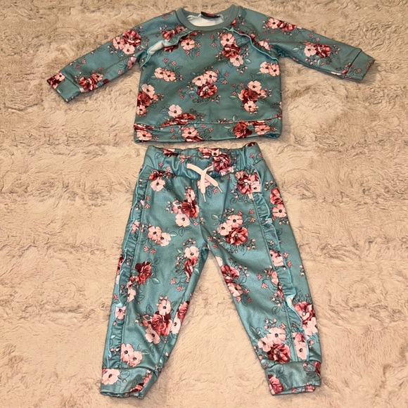 Vince Camuto Other - Size 12M • Vince Camuto